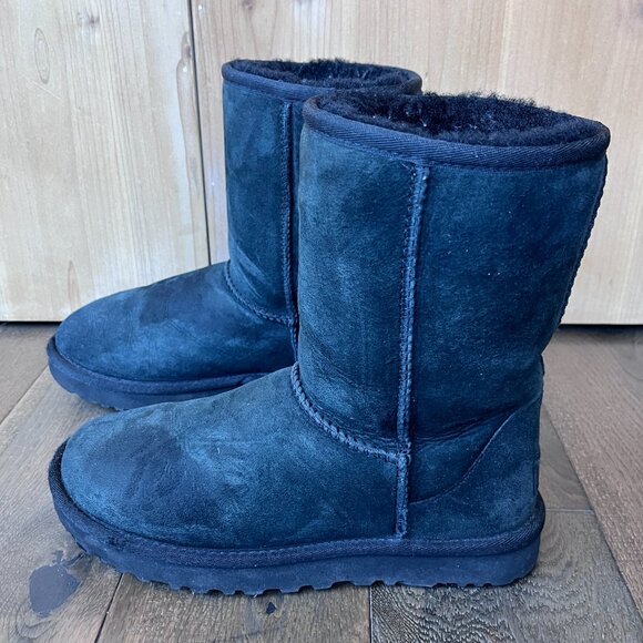 UGG Australia Classic Short Sheepskin Suede Boots Black Size 6 Winter - Picture 4 of 6